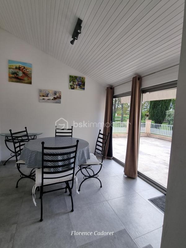 Villa - 239 m² - 8 pièces