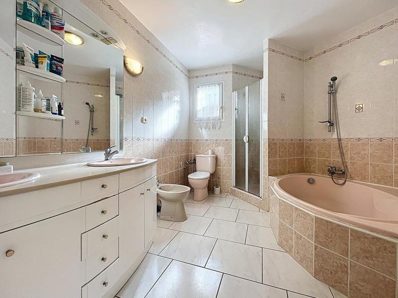 Pavillon - 128 m² - 6 pièces