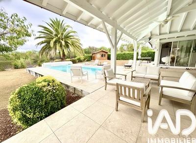 Maison - 202 m² - 6 pièces