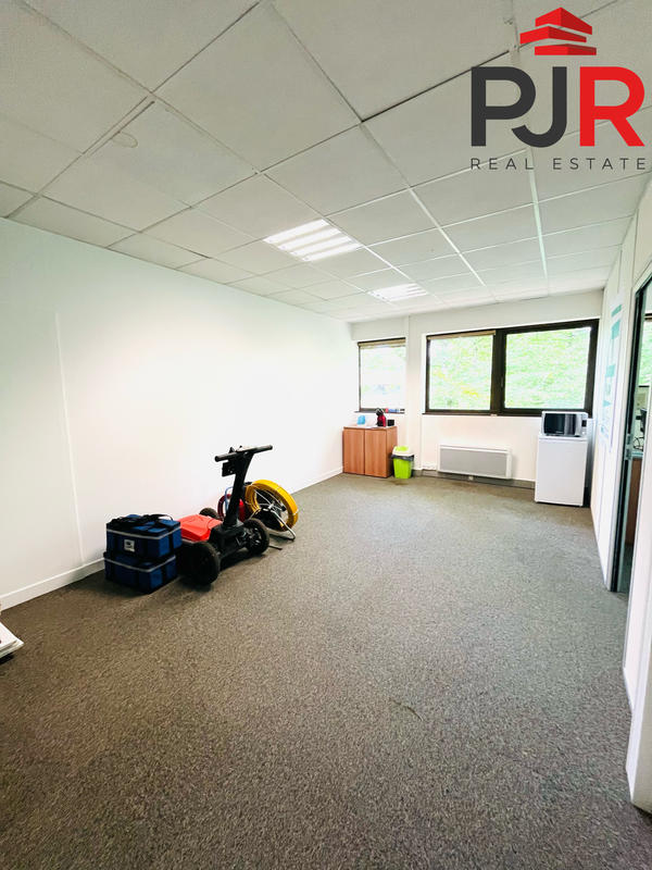 Bureau - 116 m² - 1 pièce