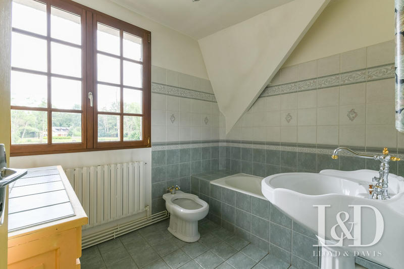 Maison - 310 m² - 14 pièces