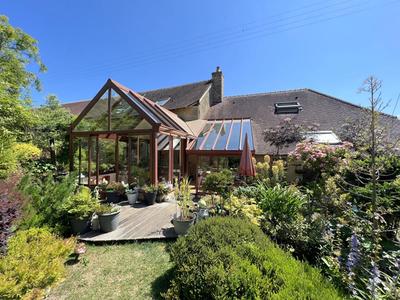 Maison - 225 m² - 9 pièces