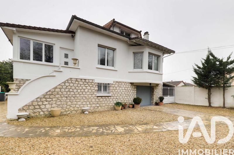 Maison - 230 m² - 8 pièces