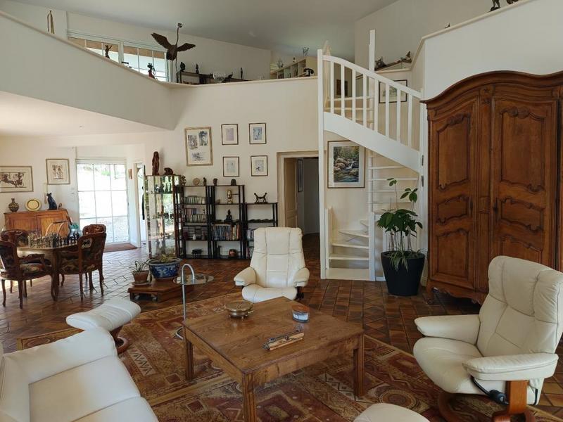 Maison - 217 m² - 8 pièces