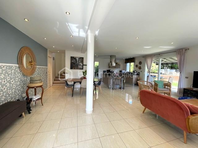 Maison - 140 m² - 5 pièces