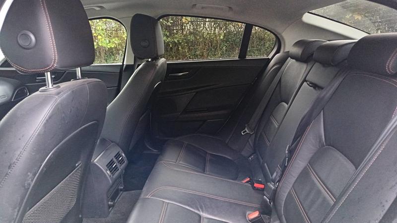 Jaguar Xe 2.0 180 Bva 8 Prestige - Automatique