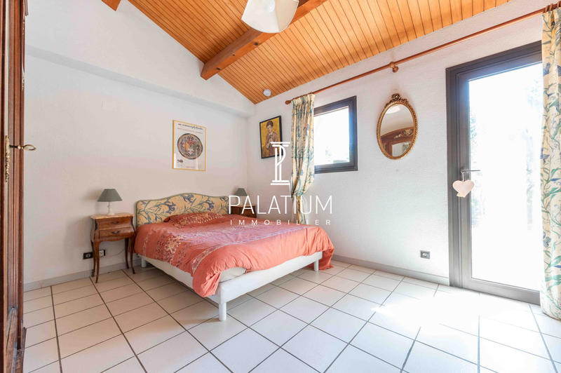 Villa - 252 m² - 6 pièces