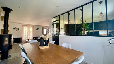 Maison - 234 m² - 10 pièces