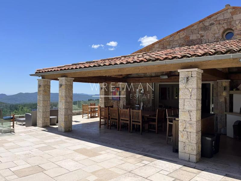 Mas - 251 m² - 8 pièces