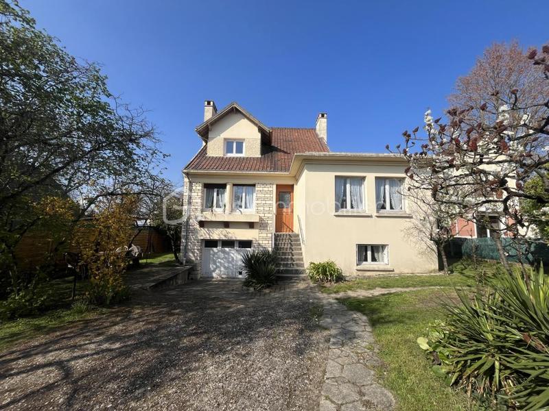 Maison - 150 m² - 8 pièces