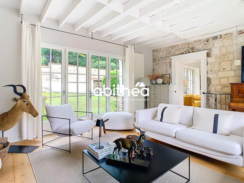 Maison - 250 m² - 8 pièces