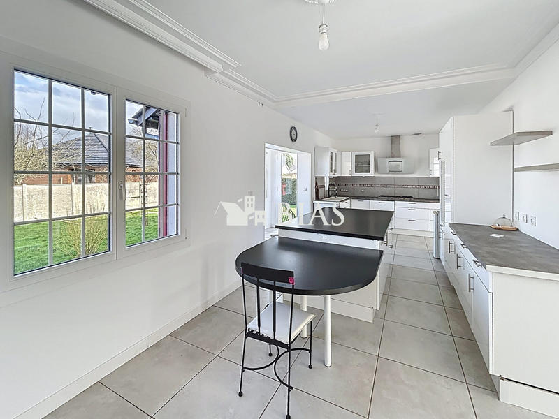 Maison - 230 m² - 7 pièces