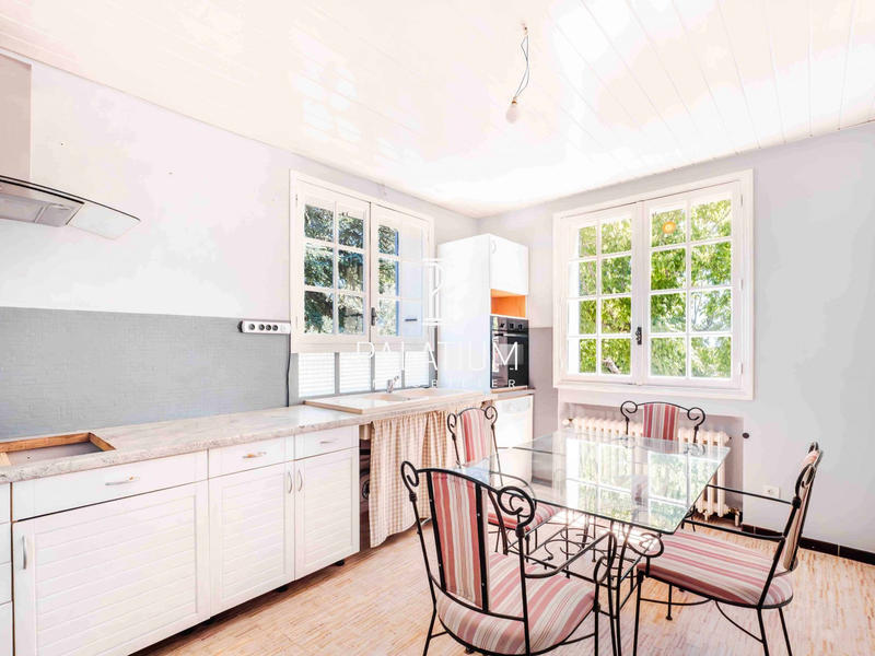 Maison - 210 m² - 8 pièces