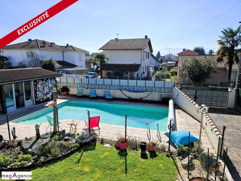 Maison - 220 m² - 7 pièces