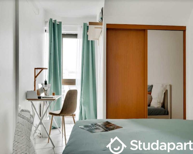 Chambre - 120 m² - 1 pièce