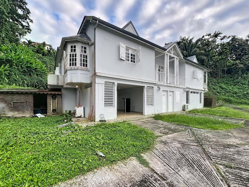 Maison - 254 m² - 6 pièces