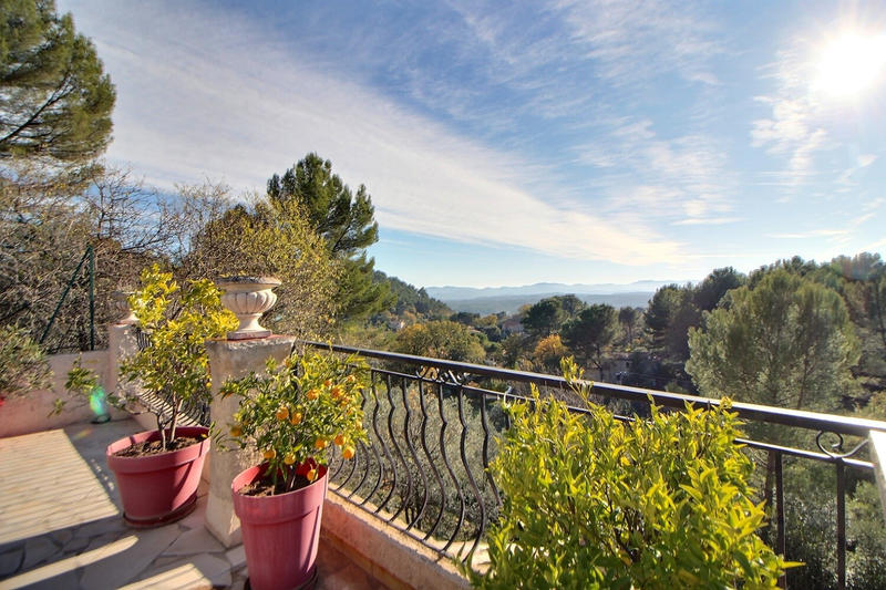 Maison - 227 m² - 6 pièces