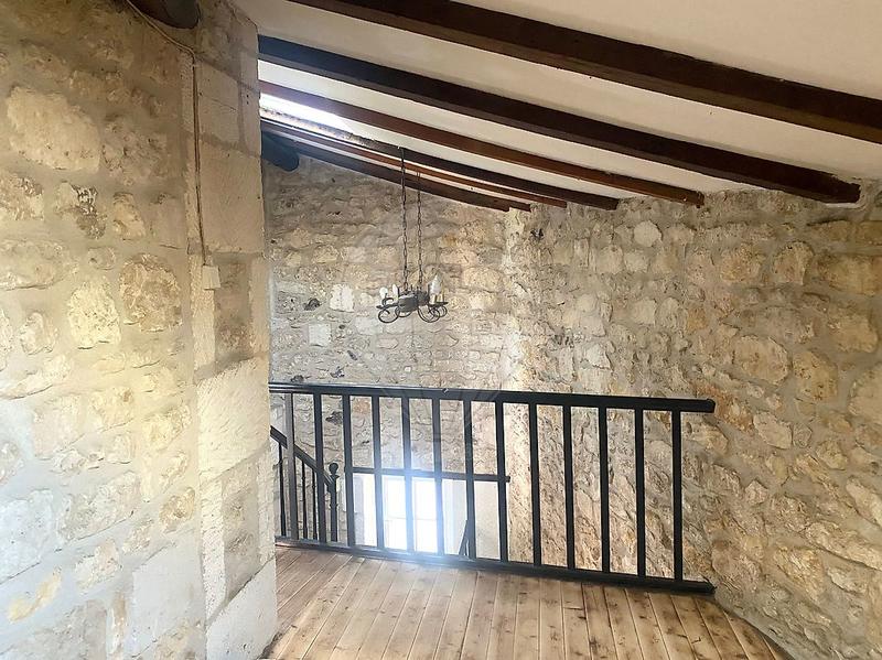 Maison - 245 m² - 8 pièces