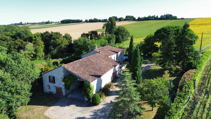 Maison - 380 m² - 11 pièces