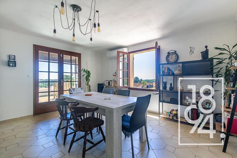 Maison - 180 m² - 6 pièces