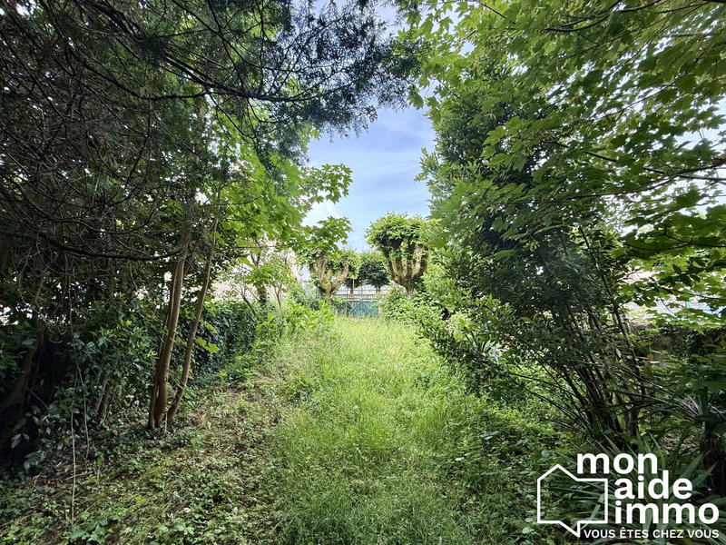 Maison - 300 m² - 12 pièces