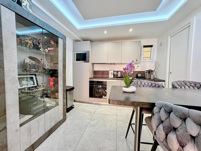 Appartement - 90 m² - 4 pièces