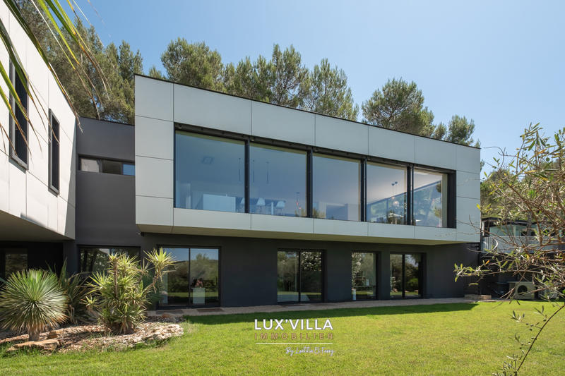 Villa - 397 m² - 10 pièces