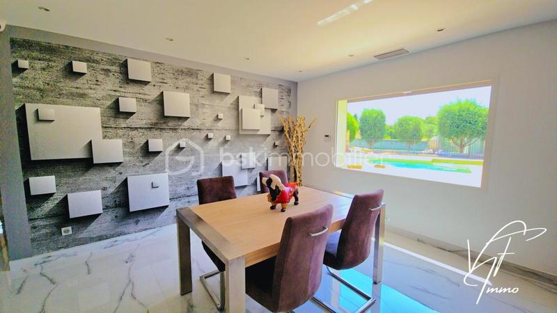 Villa - 243 m² - 8 pièces