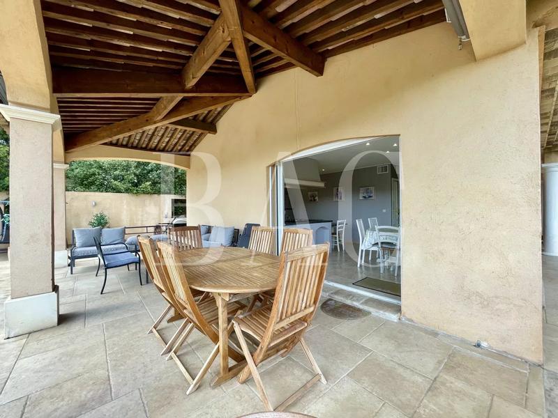 Villa - 235 m² - 8 pièces