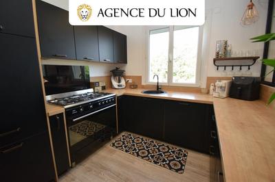 Maison - 238 m² - 11 pièces