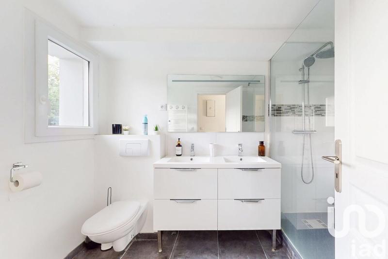 Maison - 223 m² - 9 pièces