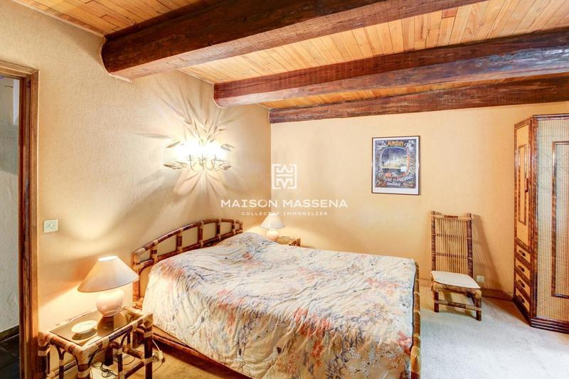 Propriété - 600 m² - 14 pièces