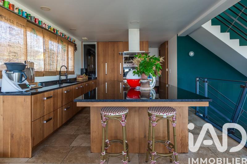 Maison - 238 m² - 6 pièces