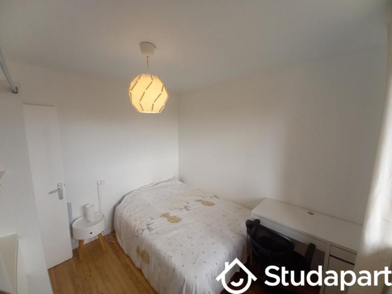 Chambre - 10 m² - 1 pièce