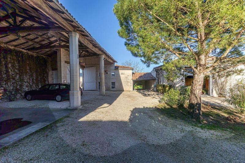 Maison - 327 m² - 7 pièces