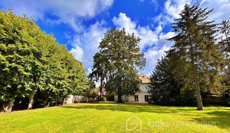 Maison de maîtres - 317 m² - 11 pièces