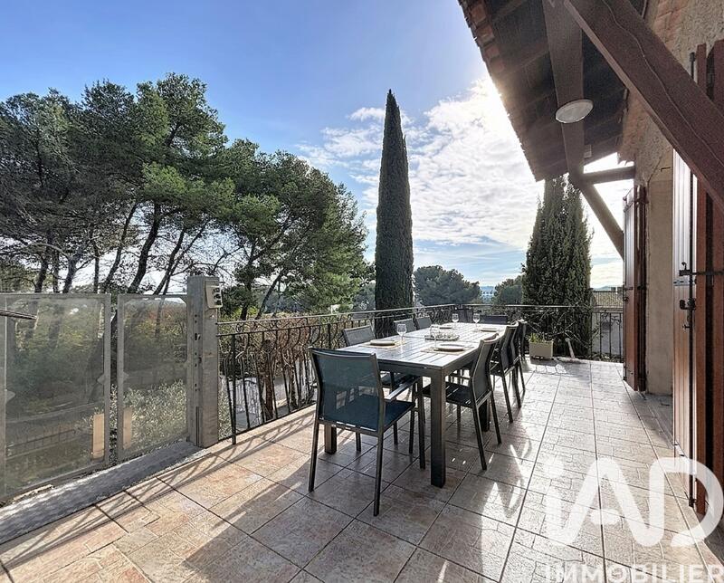 Maison - 180 m² - 7 pièces