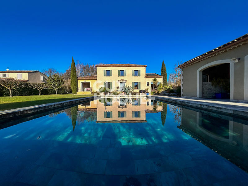 Maison - 250 m² - 10 pièces