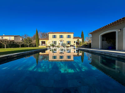 Maison - 250 m² - 10 pièces