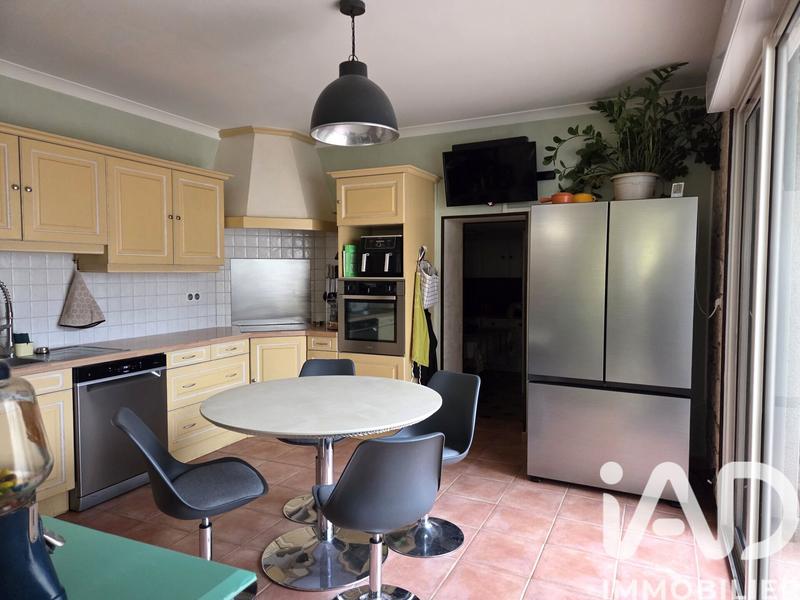 Maison - 214 m² - 9 pièces