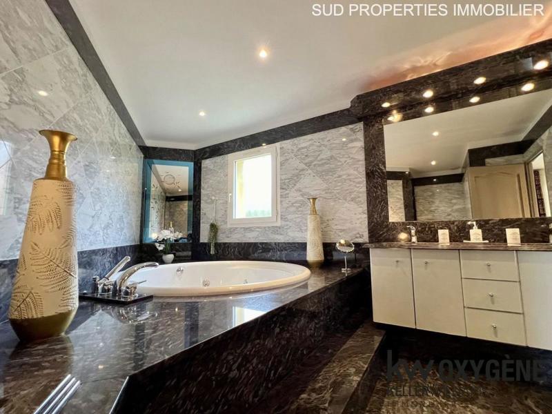 Villa - 297 m² - 7 pièces