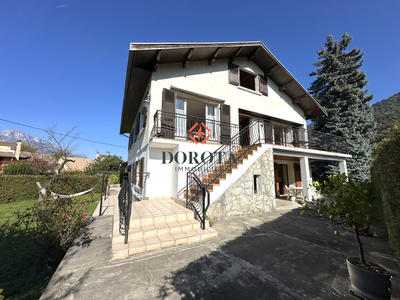 Maison - 263 m² - 15 pièces