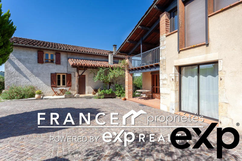 Maison - 223 m² - 7 pièces