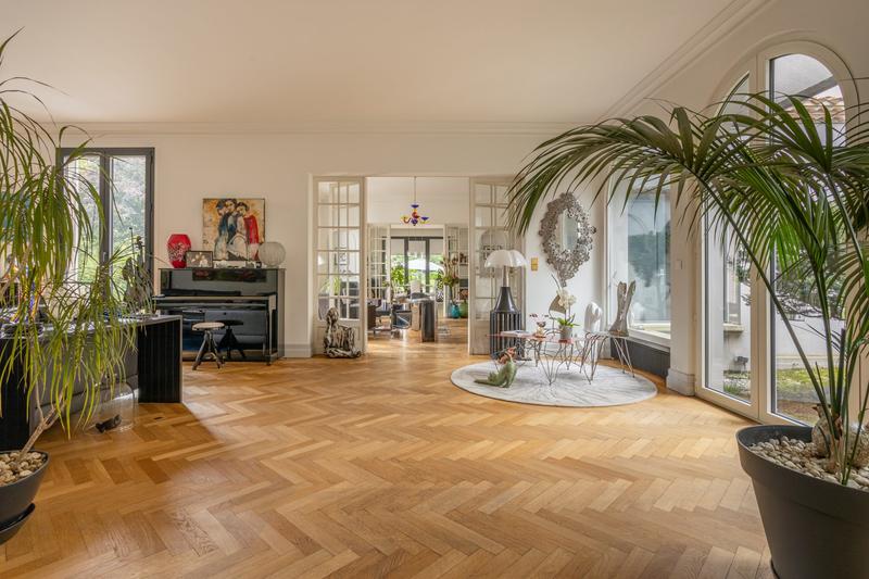 Maison - 390 m² - 10 pièces