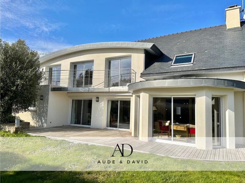 Maison - 220 m² - 8 pièces