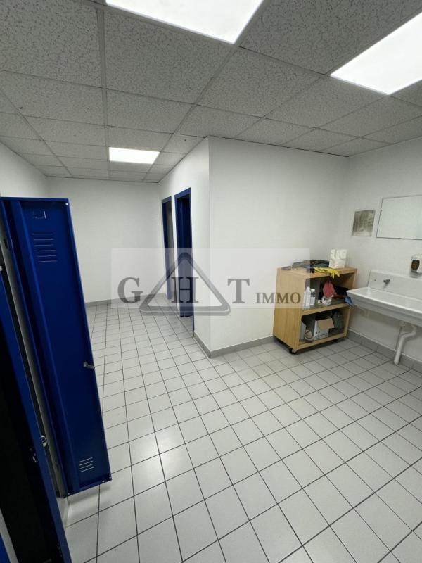 Entrepôt - 1 504 m²