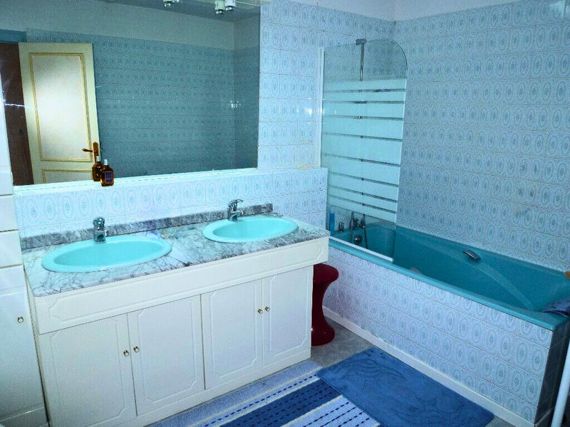 Maison - 232 m² - 6 pièces