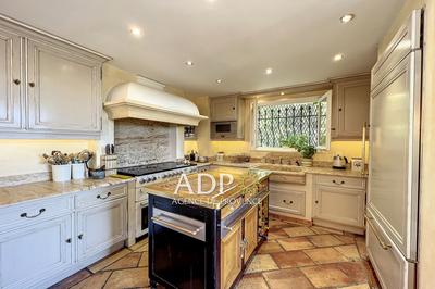 Propriété - 300 m² - 8 pièces