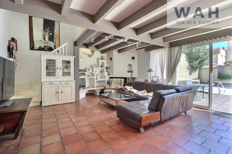 Maison - 202 m² - 6 pièces