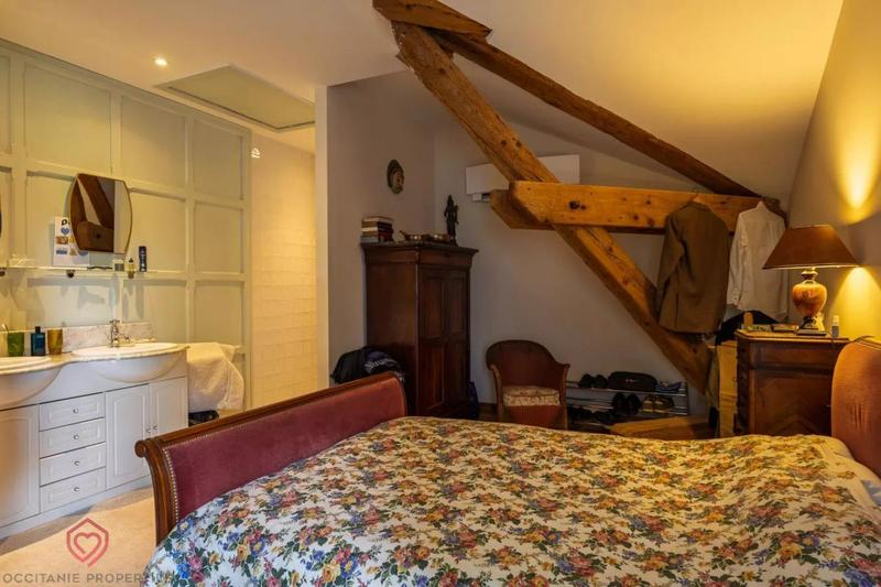 Maison de maîtres - 240 m² - 10 pièces